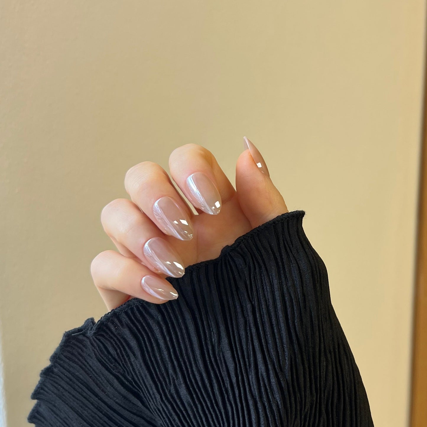 Elle (Short Almond)